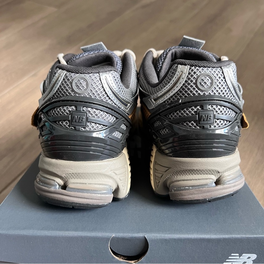 New Balance  1906A - Picture 8 of 9